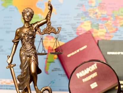 De la playa al juzgado: ¿cómo se asiste a los turistas que cometen delitos en España?