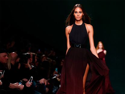 Elie Saab llena la pasarela de vestidos para la alfombra roja