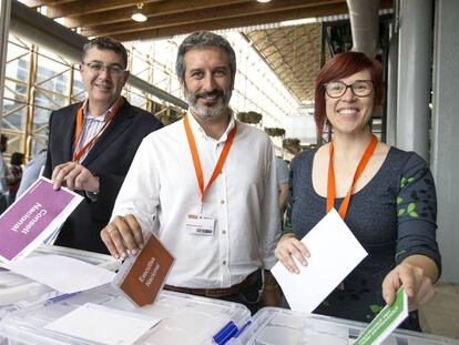 Mic&oacute;, Carbonell y Morera (de izquierda a derecha) en el congreso del Bloc.