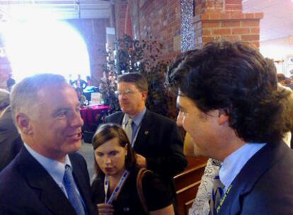 El diputado Jorge Moragas con el presidente del partido demócrata, Howard Dean.