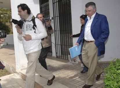 Juan Antonio Roca sale de un juzgado de Marbella