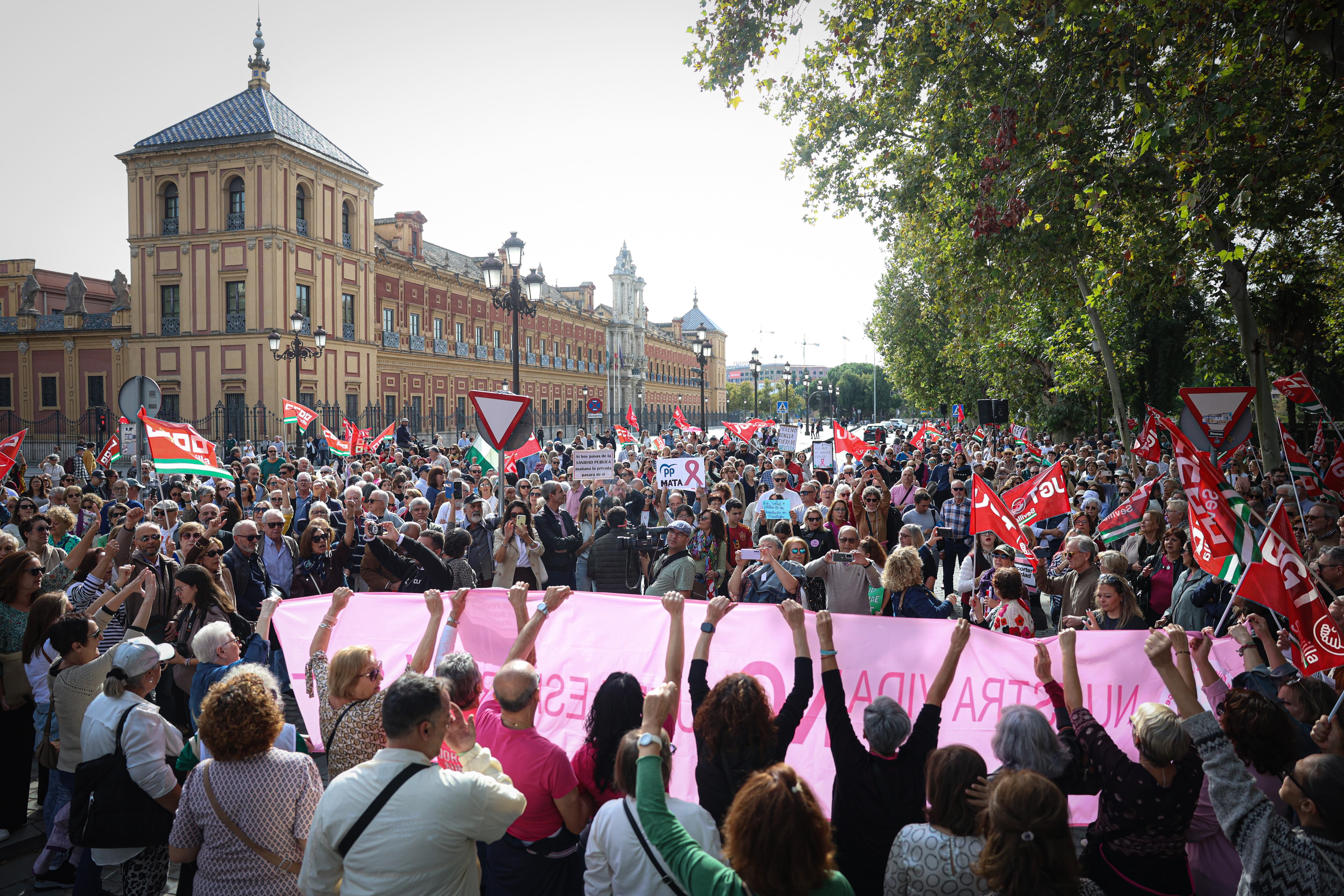 Manifestación en defensa de la Sanidad Pública andaluza, este domingo en Sevilla. 