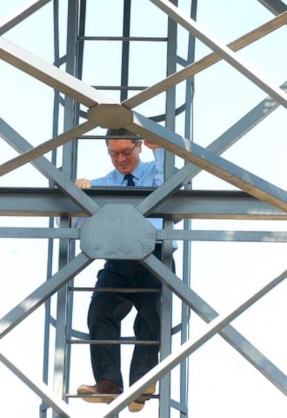 El Alcalde de Madrid, Alberto Ruiz-Gallardón visitó hoy una de las torres de vigilancia del dispositivo contra incendios ubicado en Casa de Campo.