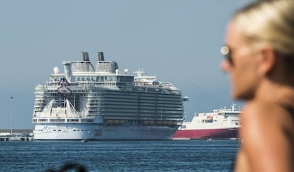 El crucero 'Harmony of the Seas', atracado en el puerto de Palma. 