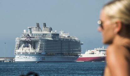 El crucero 'Harmony of the Seas', atracado en el puerto de Palma.