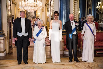 Donald J. Trump, su esposa Melania, Isabel II, el Príncipe Carlos de Gales y Camilla.