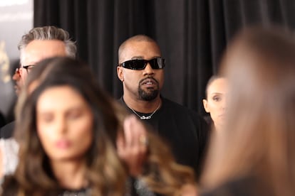 Kanye West en su última aparición pública, en la gala 67 de los premios Grammy en Los Ángeles, cuando apareció con su pareja, Bianca Censori, desnuda en la alfombra roja.