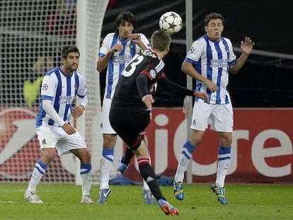 Hegeler marca de falta el segundo gol de Leverkusen