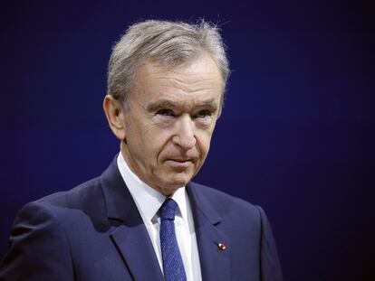 Bernard Arnault dirige un conglomerado con 75 marcas (bebidas, ropa, joyería, cosmética y grandes almacenes) que en 2022 facturó 79.184 millones de euros.