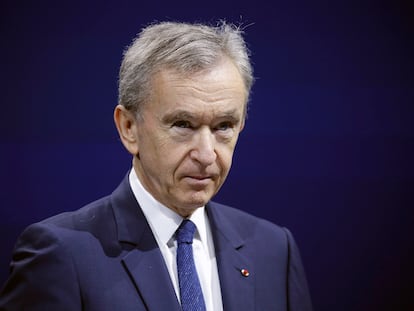 Bernard Arnault dirige un conglomerado con 75 marcas (bebidas, ropa, joyería, cosmética y grandes almacenes) que en 2022 facturó 79.184 millones de euros.