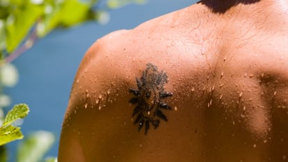 Artículo de EL PAÍS Escaparate sobre un protector solar para tatuajes top ventas de Amazon.
