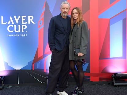 Alasdhair Willis y Stella McCartney durante el primer día de la Laver Cup en el O2 Arena, el 23 de septiembre de 2022 en Londres, Inglaterra.