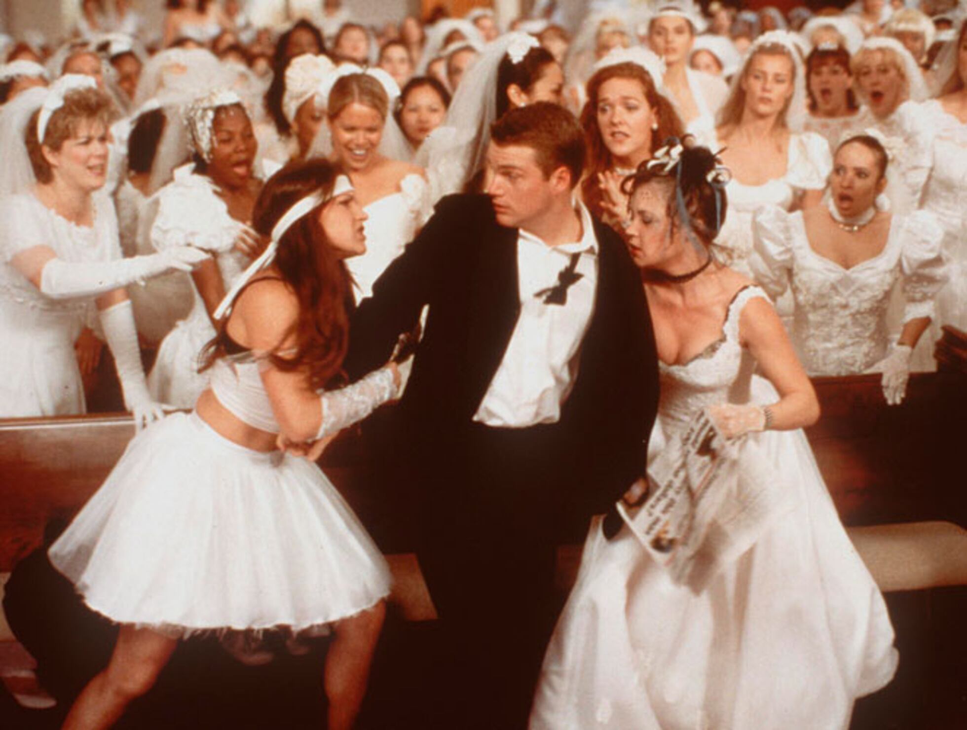 Vestidas de novia a cambio de ver un clip de la saga «Crepúsculo» en  primicia | S Moda: Revista de moda, belleza, tendencias y famosos | EL PAÍS, image size:1960x1480