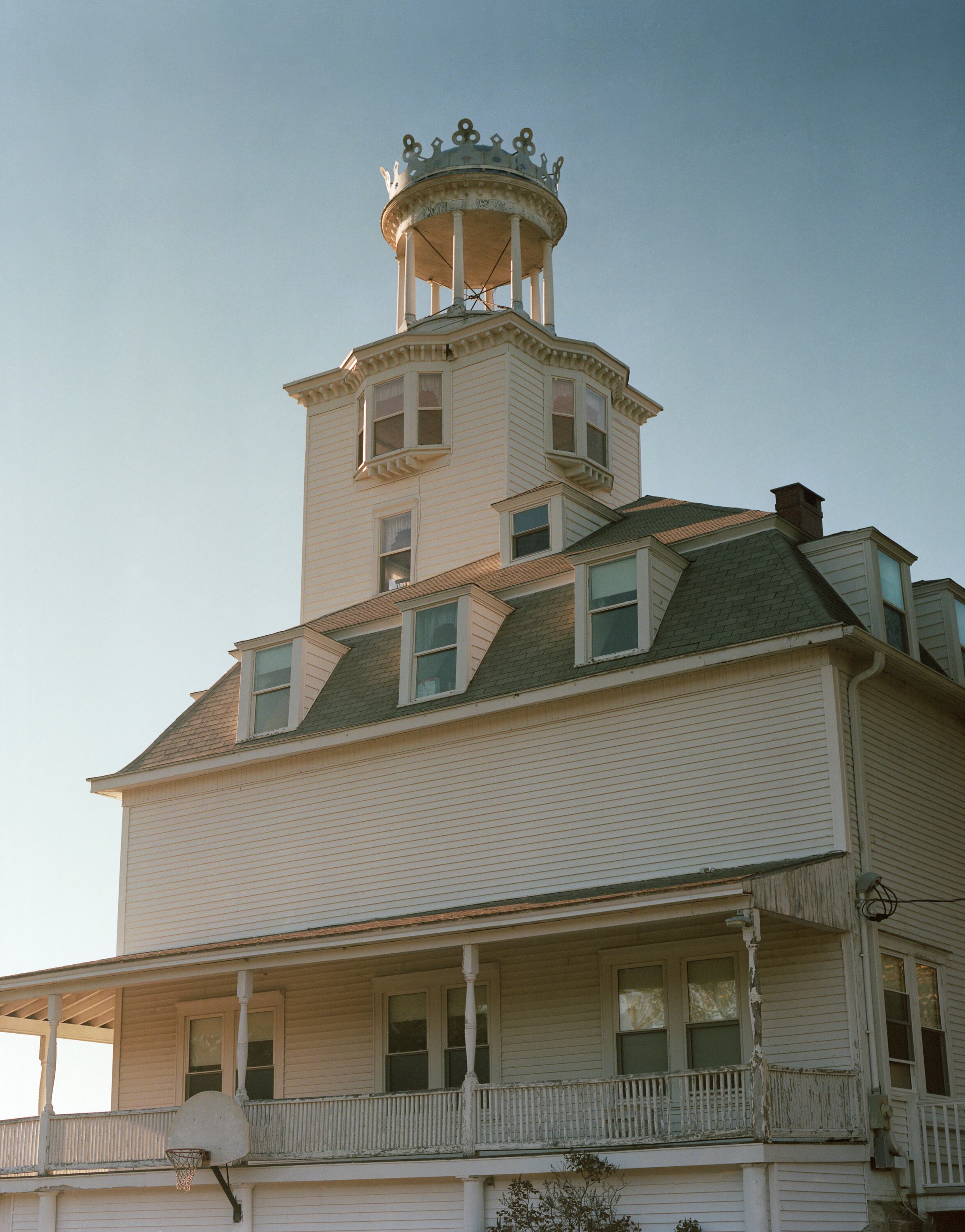 Shiloh Temple en Durham, en el Estado de Maine (Estados Unidos), es la inspiración para La Casa de Marsten, habitada por el vampiro Kurt Barlow en 