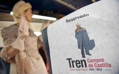 Un grupo de actores en el tren 'Campos de Castilla'.