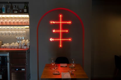 Una de las mesas del restaurante Caín.