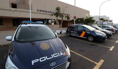 Vehículos policiales en una imagen de archivo.