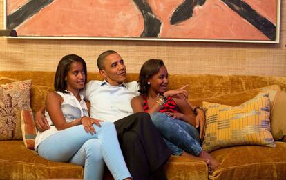 El presidente Barack Obama y sus hijas Malia y Sasha sigue desde la Casa Blanca la intervención de la primera dama en la convención demócrata.