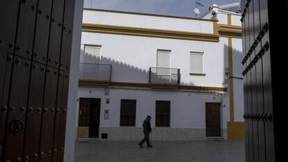 Una de las calles de la localidad sevillana de El Pedroso.