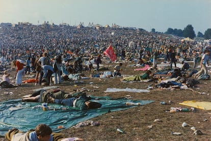 La improvisación reinaba en casi todo, de hecho, Woodstock no se celebró en Woodstock, sino en otro pueblo ubicado a unos kilómetros, en el condado de Sullivan. Tras el festival, la granja en Bethel fue declarada zona catastrófica por el gobernador de Nueva York y el New York Times lanzaba un editorial crítico cuestionando qué tipo de cultura era capaz de producir "un desastre tan colosal".