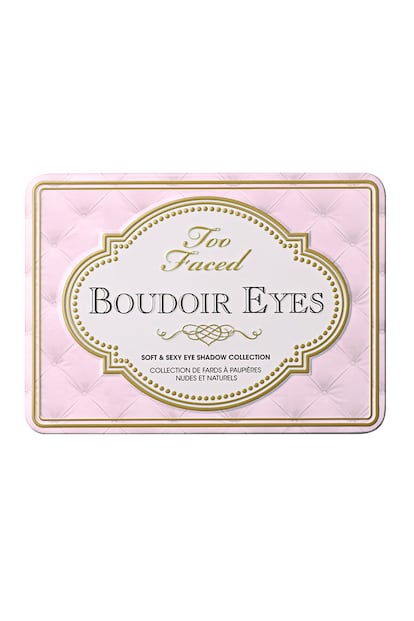 Too faced también se suma a la estética vintage con el packaging de una de sus paletas de ojos, 'Boudoir Eyes' (35,50 euros). Sus sombras, en colores neutros, son perfectas para recrear esa característica mirada marcada de las 'flappers'.