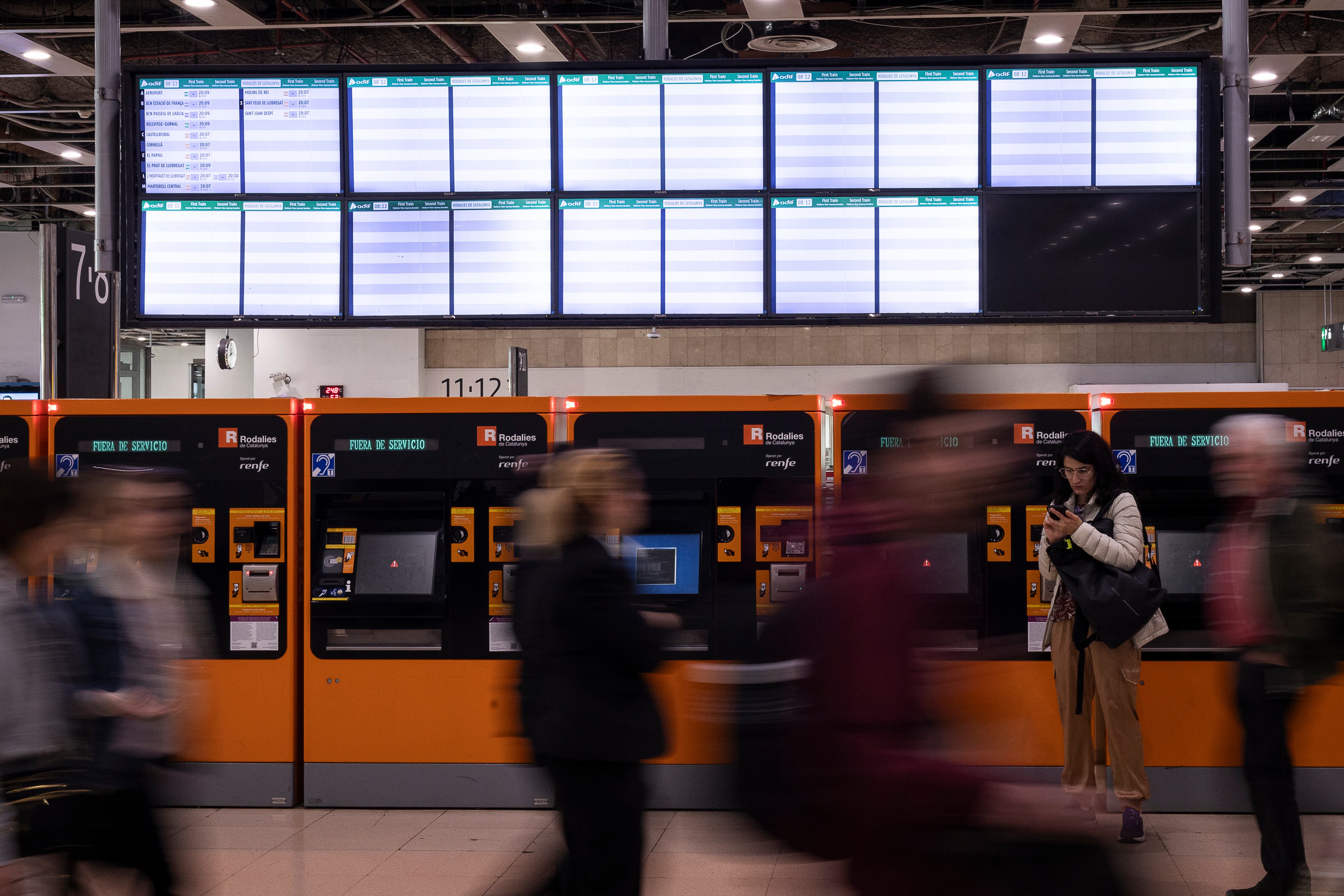 El robo de cable provoca retrasos de más de media hora en los trenes de la R4 a su paso por Terrassa