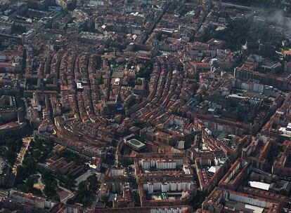 Una vista aérea de la capital de Euskadi con su Casco Medieval en el centro.