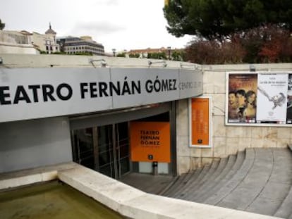Exterior del Teatro Fern&aacute;n G&oacute;mez, en la plaza de Col&oacute;n de Madrid.