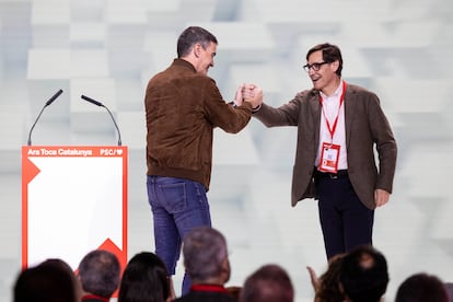 Pedro Sánchez y Salvador Illa, en la clausura del congreso del PSC, el pasado 17 de marzo.