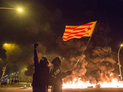 Protestas contra la detención de Pablo Hasél, este viernes en Barcelona.