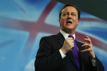 David Cameron, durante la presentación del manifiesto <i>tory,</i> ayer en Londres.