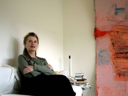 Elfriede Jelinek, en conferencia de prensa en su casa de Viena.