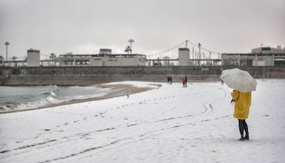 La platja de la Nova Icària, a Barcelona, el 8 de febrer.