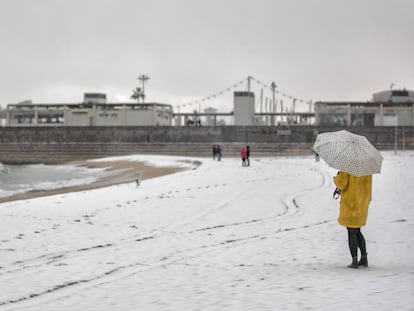 La platja de la Nova Icària, a Barcelona, el 8 de febrer.