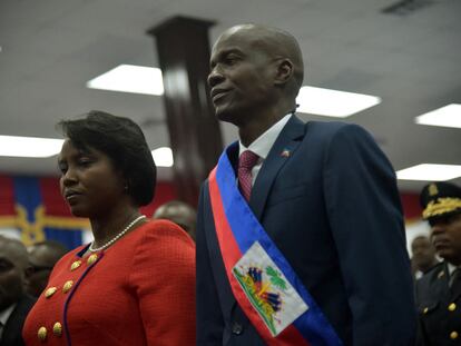 El presidente de Haití, Jovenel Moïse, junto a su esposa, Martine, durante su investidura el 7 de febrero de 2017.