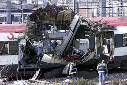 Estado en que qued uno  de los vagones de tren despus de la explosin.