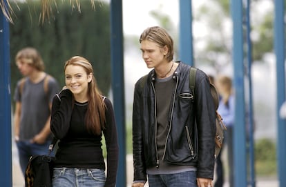 Lindsay Lohan y Chad Michael Murray en un fotograma de la película 'Ponte en mi lugar', de 2003.