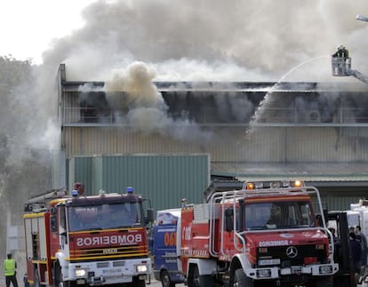 Imagen de la nave incendiada 