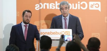 Luis Garitano (derecha) y Francisco de la Torre (izquierda), miembros del equipo economico de Ciudadanos este miércoles.