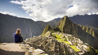 Restos del poblado inca de Machu Picchu, construido entre dos picos de la cordillera Central de Perú.