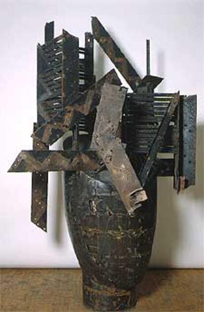 <b></b><i>Amélie III,</i> una de las esculturas de Manolo Valdés presentes en la exposición.
