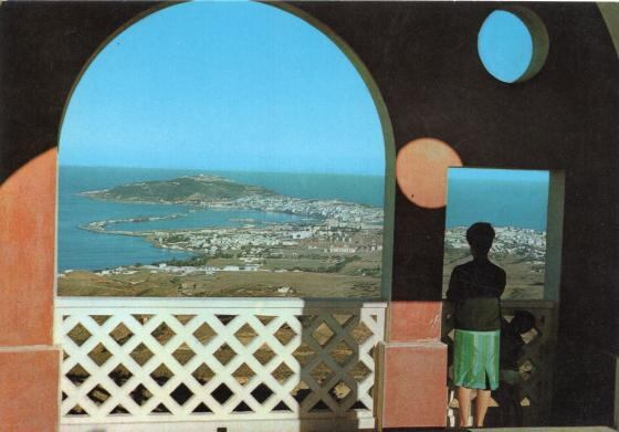 Postales en el museo: el ‘souvenir’ que despertó el deseo por viajar en la España del desarrollismo