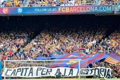 Homenagem a Puyol na torcida do Barça.