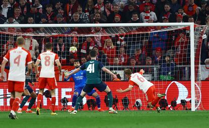 Kimmich marca el gol del Bayern ante el Arsenal.