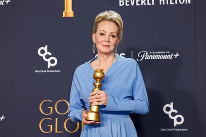 Jean Smart, protagonista de 'Hacks', con su Globo de Oro.
