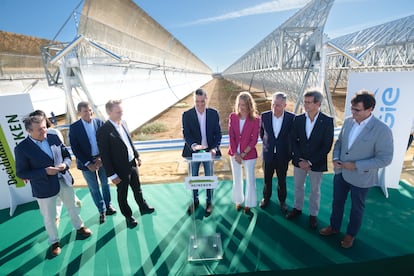 Pedro Sánchez, presidente del Gobierno, inaugurando la planta termosolar más grande de Europa en Sevilla.