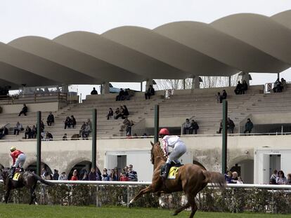 Arranque, ayer, de la temporada en el hipódromo.