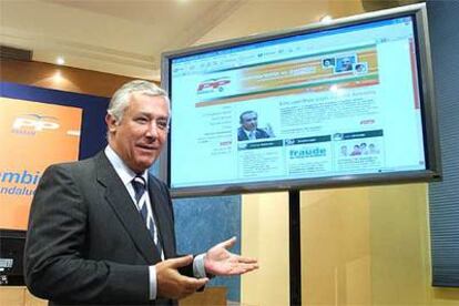 Arenas presentó ayer la nueva página web del PP.