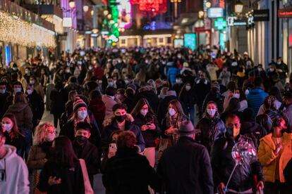 Aglomeraciones en la calle Preciados de Madrid en diciembre.