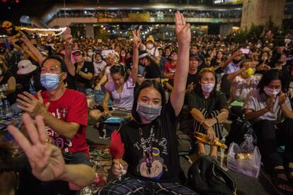 Manifestantes a favor de la democracia participan en una protesta para presionar al Gobierno tailandés, en Bangkok.